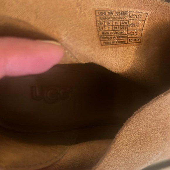 1 hour sale. These UGG booties are stunning. Size 8.5. New - Picture 10 of 10